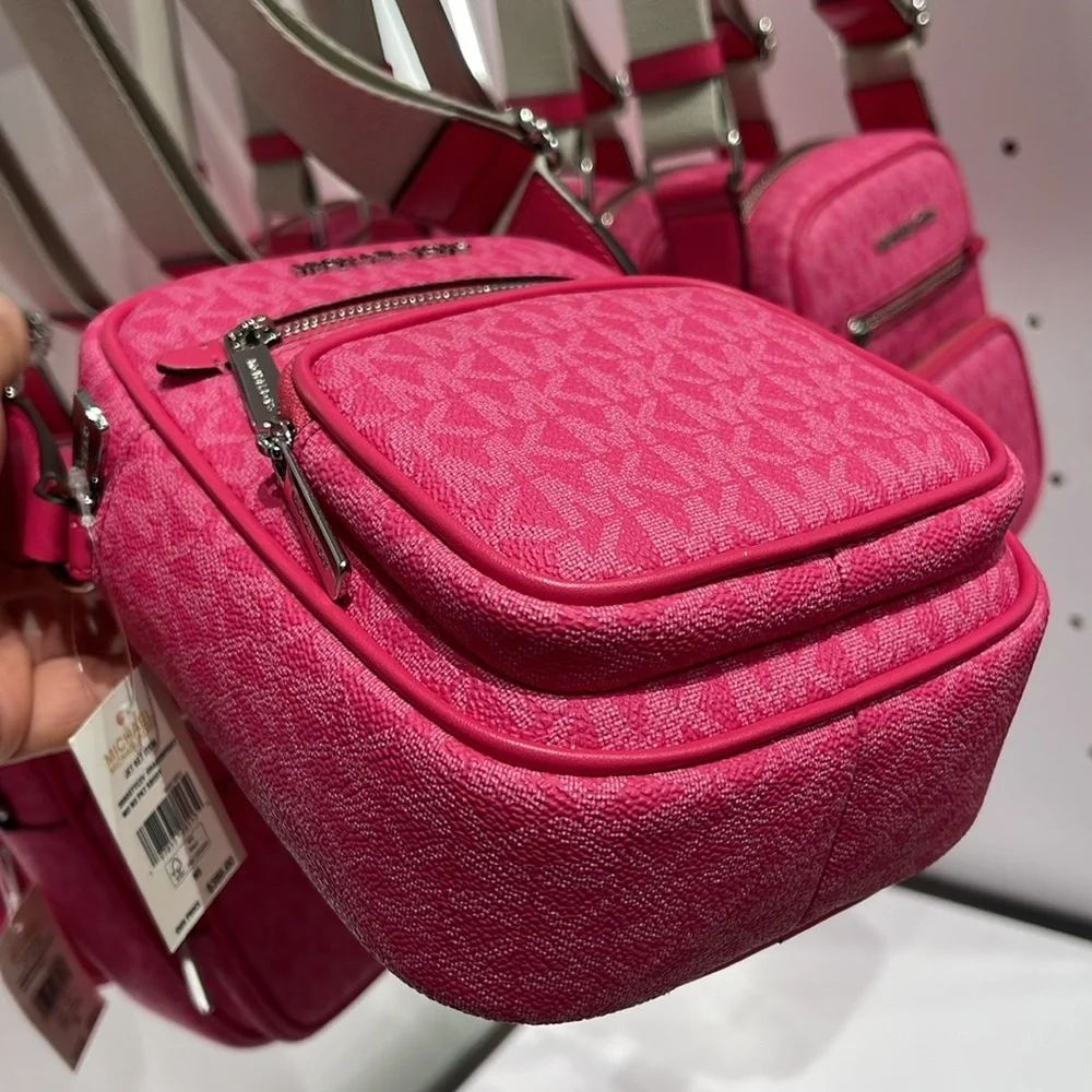 Michael Kors Jet Set Medium Signature Logo Crossbody Bag
COLOR DRAGONFRUT - Picture 8 of 16